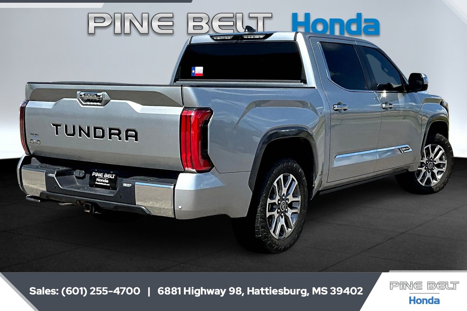 パイナップル　美品 TUNDRA CANADA ヴィンテージ Pre-Owned 2024 Toyota Tundra Hybrid 1794 Edition 4D Crew Cab